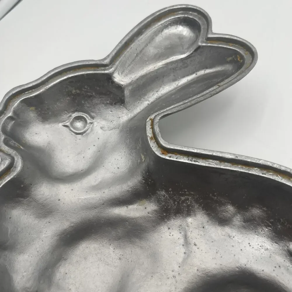 Vintage Heavy Cast Aluminum 2pc 3D Bunny Rabbit Cake Mold Pan 11x10x4 Easter